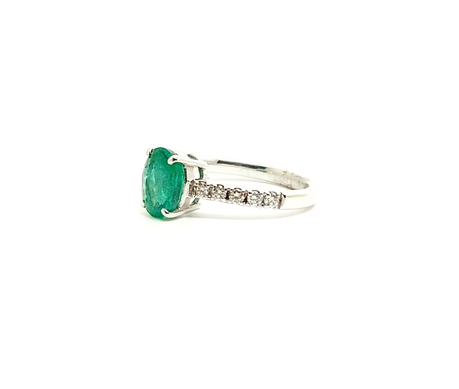 EMERALD & DIAMOND SIMPLE RING / ITEM CODE: 2077