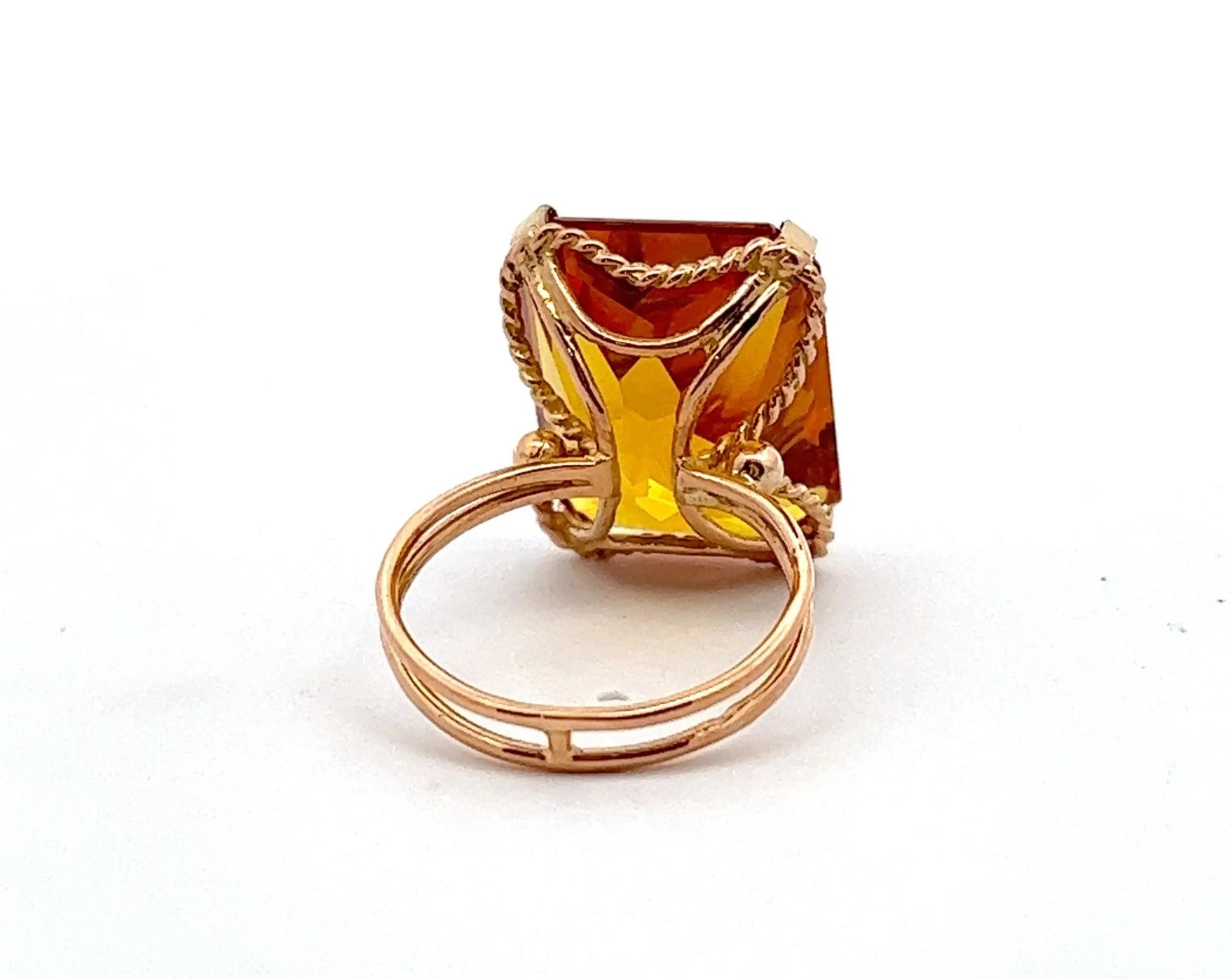 Golden Sapphire & 14ct Yellow Gold Cocktail Ring