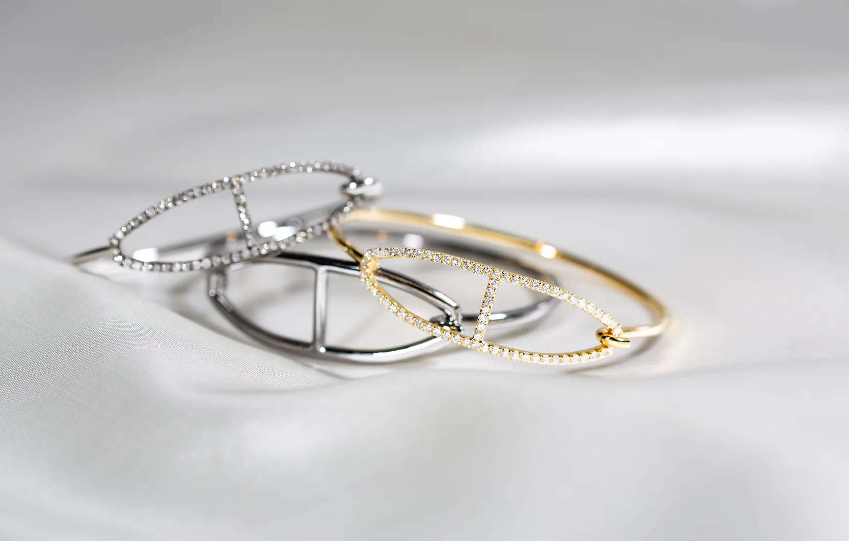 Kingston Buckle Bangle | Diamond