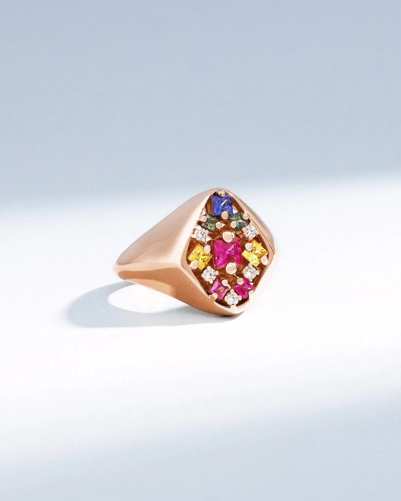 La Fantaisie Star Rainbow Sapphire Signet Ring